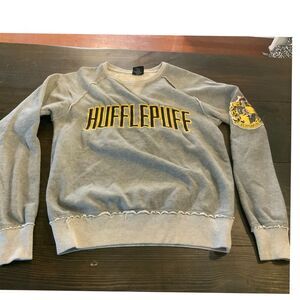 The Wizarding World of Harry Potter Hufflepuff Sweatshirt‎ size Small